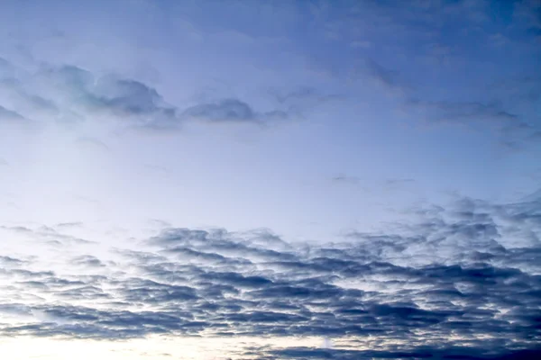 Flauschige Wolken — Stockfoto