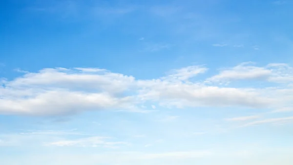 Pluizige wolken — Stockfoto