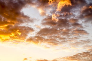 Mavi Gökyüzü Bulutları