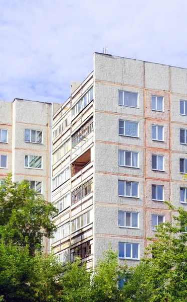 Edificio de apartamentos —  Fotos de Stock