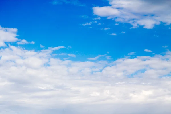 Nuvole di cielo blu — Foto Stock
