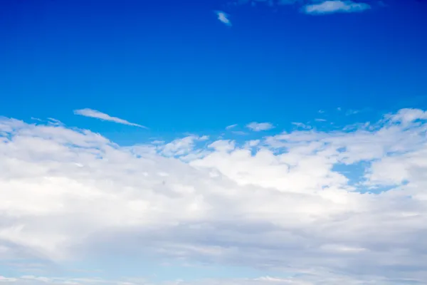 Blå himmel skyer - Stock-foto