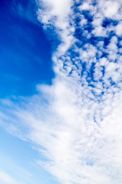 Blå himmel skyer - Stock-foto