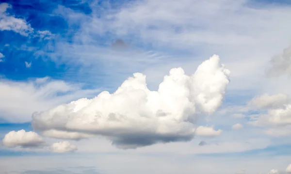 Nuvole di cielo blu — Foto Stock