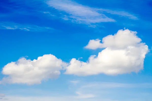 Σύννεφα Μπλε Ουρανός — Φωτογραφία Αρχείου