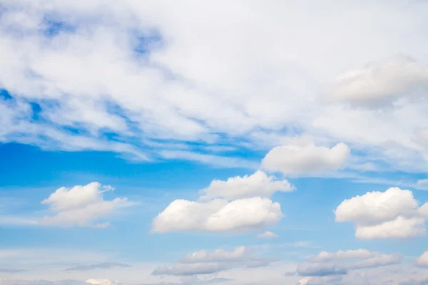 Blå himmel skyer - Stock-foto