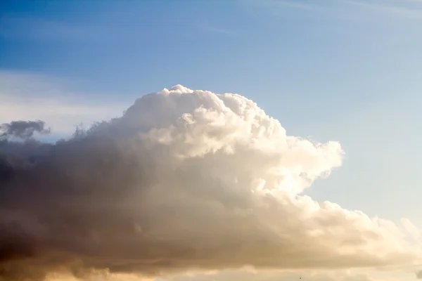 Nuvens céu azul — Fotografia de Stock