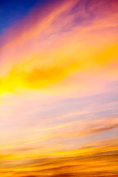 Paars en oranje wolken — Stockfoto