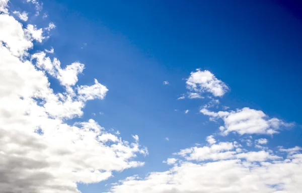 Nubes de cielo azul — Foto de Stock