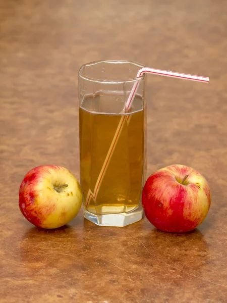Apples and glass of juice — Stock Photo, Image