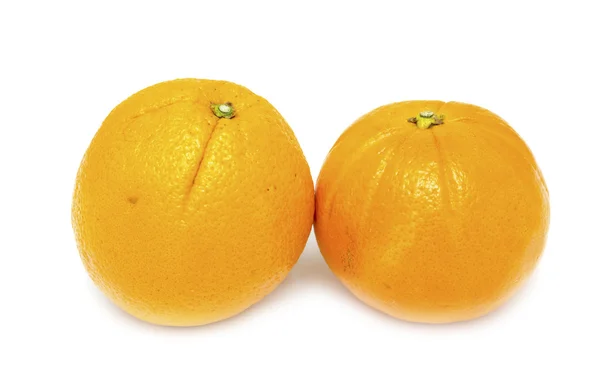Два спелых апельсина — стоковое фото