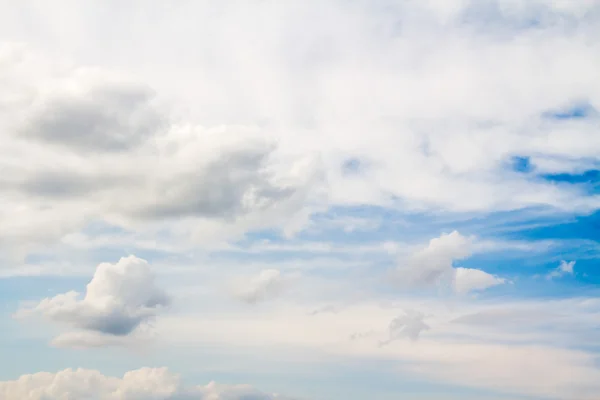 Blauwe lucht wolken Stockfoto