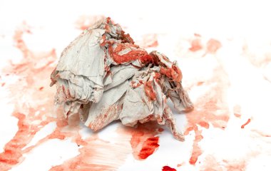 buruşuk kağıt kan