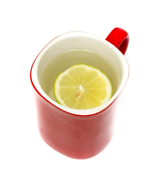 Xícara de água com um limão — Fotografia de Stock