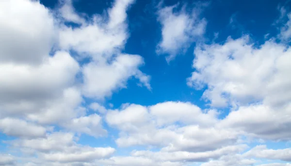 Lucht met wolken — Stockfoto