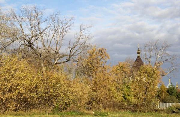 Podzimní panoráma s církví — Stock fotografie
