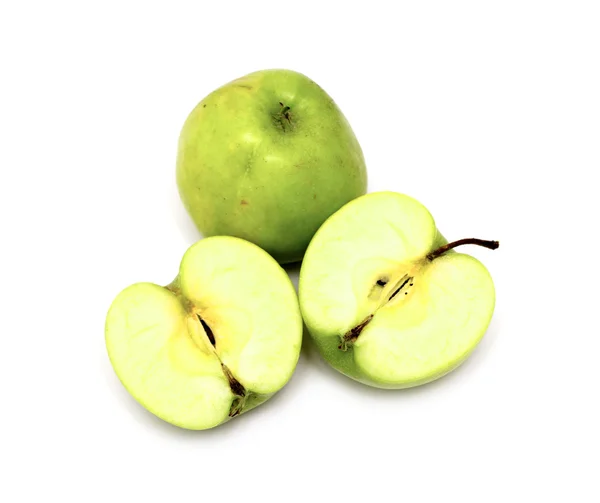 Manzana verde y dos rebanadas — Foto de Stock