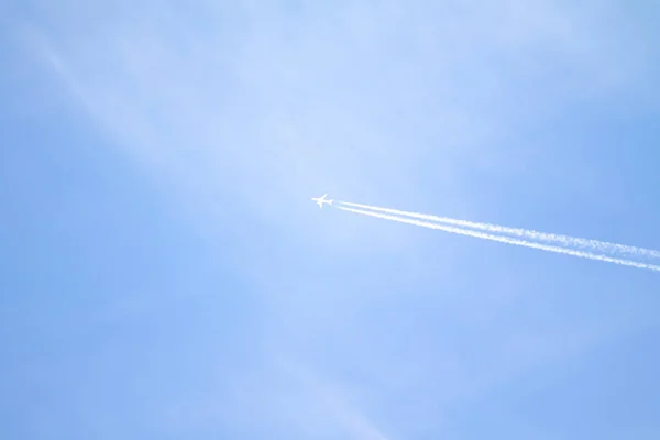 Cielo Blu Pista Aereo Alto Nel Cielo — Foto Stock