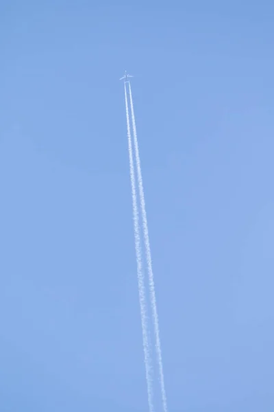 Ciel Bleu Piste Avion Haut Dans Ciel — Photo