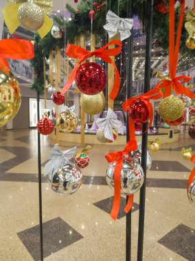 Odak dışı, bokeh, Noel ağacı süslemeleri.