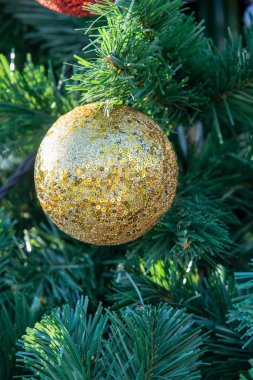 Noel ağacı arkaplanı. Noel ağacı için yuvarlak toplar.