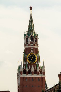 Moskova, Rusya - 24 Aralık 2021: Moskova Kremlin Kuleleri, Rusya. Doğal manzara..