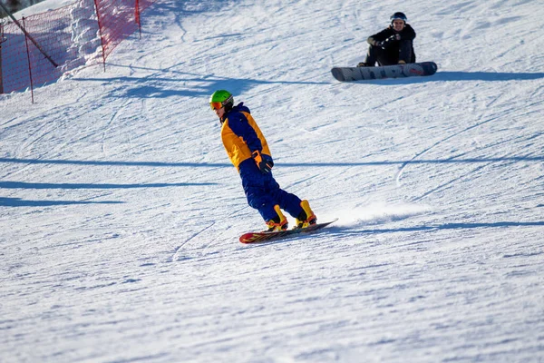 Sochi Russia Gennaio 2022 Snowboarder Giornata Sole Invernale Ricreazione Invernale — Foto Stock