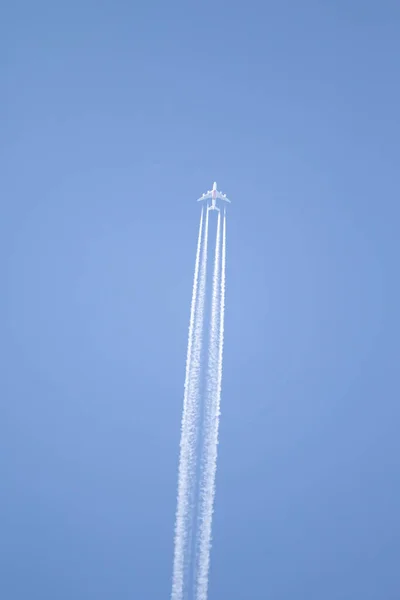 Ciel Bleu Piste Avion Haut Dans Ciel — Photo