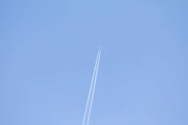 Ciel Bleu Piste Avion Haut Dans Ciel — Photo