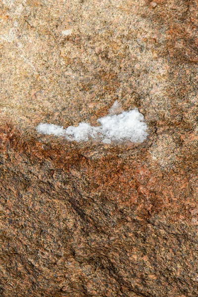 Sfondo Pietra Granitica Ricoperta Neve — Foto Stock