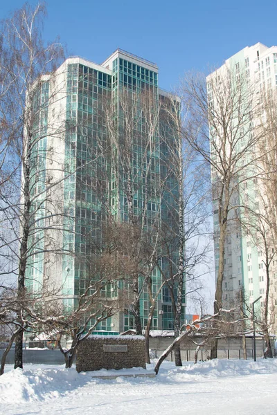 Lipetsk, Rusya - 18 Şubat 2022: Çok katlı binalar, kış şehirleri.