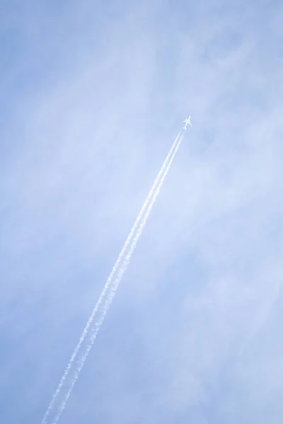 Ciel Bleu Piste Avion Haut Dans Ciel — Photo