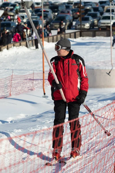 Sochi Ρωσία Ιανουαρίου 2022 Αλπικό Σκι Στη Χειμερινή Ηλιόλουστη Μέρα — Φωτογραφία Αρχείου