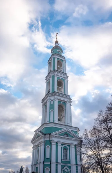 青い空に対するキリスト教正教会 — ストック写真