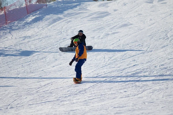 Sochi Rusya Ocak 2022 Snowboardcular Kış Güneşli Bir Gün Aktif — Stok fotoğraf