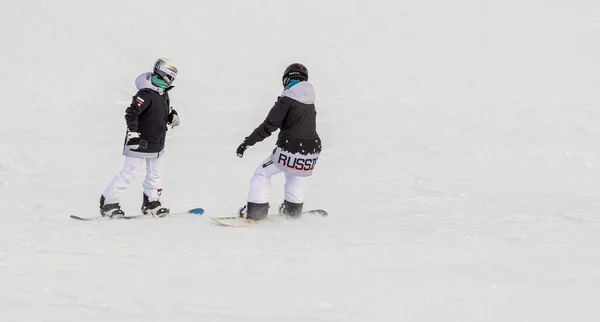 Sotji Ryssland Januari 2022 Alpin Skidåkning Vinterns Soliga Dag Aktiv — Stockfoto