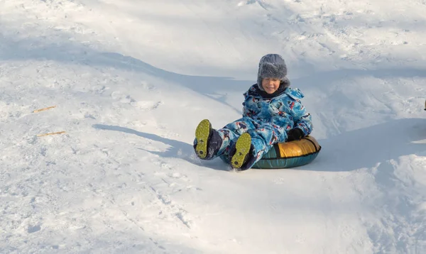 Lipěck Rusko 2022 Děti Jezdí Lyžovat Slunečného Zimního Dne — Stock fotografie