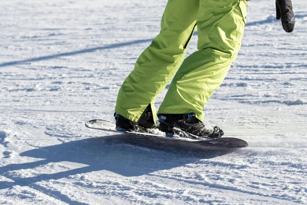 Sotschi Russland Januar 2022 Snowboarder Sonniger Wintertag Aktive Wintererholung Rosa — Stockfoto