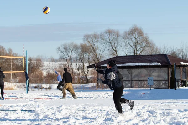 Lipetsk Rusko Ledna 2022 Hraní Volejbalu Zimě Sněhu Slunečného Dne — Stock fotografie