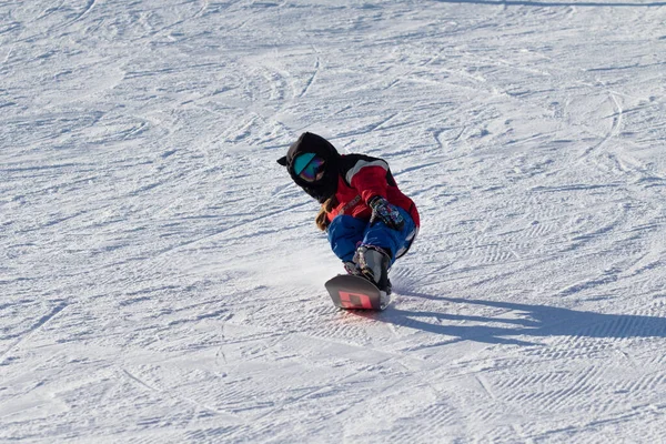 Sotschi Russland Januar 2022 Snowboarder Sonniger Wintertag Aktive Wintererholung Rosa — Stockfoto