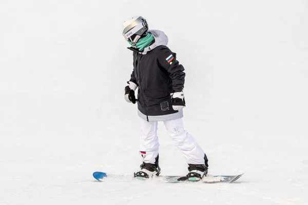 Sochi Rússia Janeiro 2022 Esqui Alpino Dia Ensolarado Inverno Recreação — Fotografia de Stock
