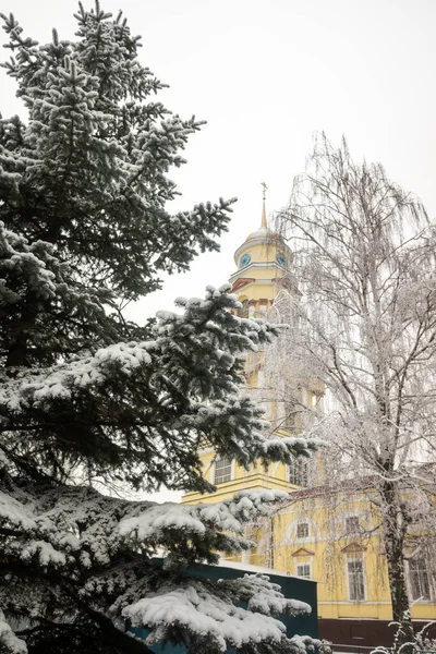 Lipetsk Rosja Grudnia 2021 Krajobraz Zimowy Budowa Świątyni Bożej Śniegu — Zdjęcie stockowe