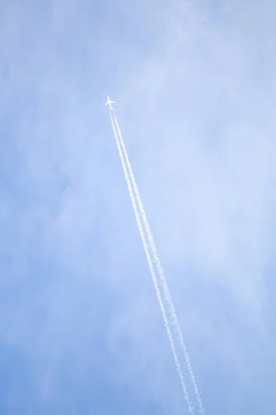 Blue Sky Plane Trail High Sky — Stock Photo, Image