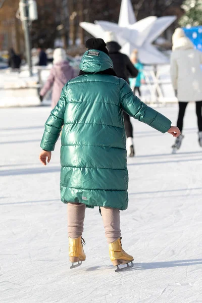 Moscú Rusia Enero 2022 Patinaje Sobre Hielo Durante Las Vacaciones —  Fotos de Stock