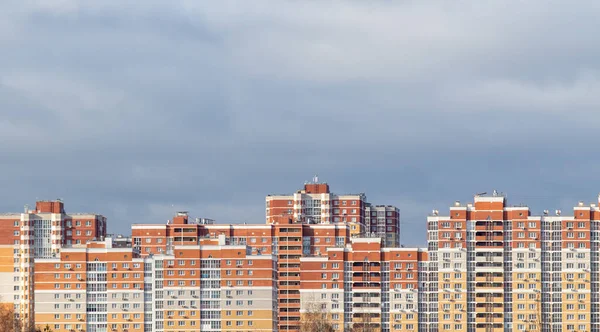 Hoogbouw Tegen Lucht Rechtenvrije Stockafbeeldingen