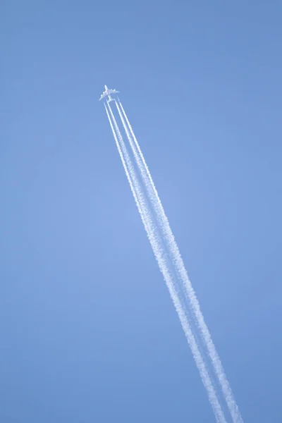 Cielo Blu Pista Aereo Alto Nel Cielo — Foto Stock