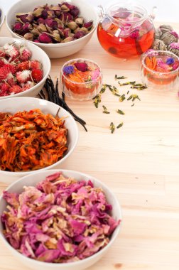 Bitkisel doğal çiçek çay infüzyon ile kuru çiçekler