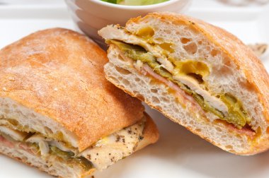 İtalyan ciabatta panini sandviç tavuk