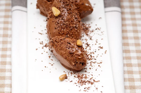 Čokoládová pěna quenelle dezert — Stock fotografie