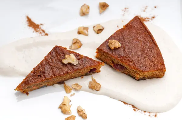Čerstvé zdravé mrkev a ořechy dort dezert — Stock fotografie